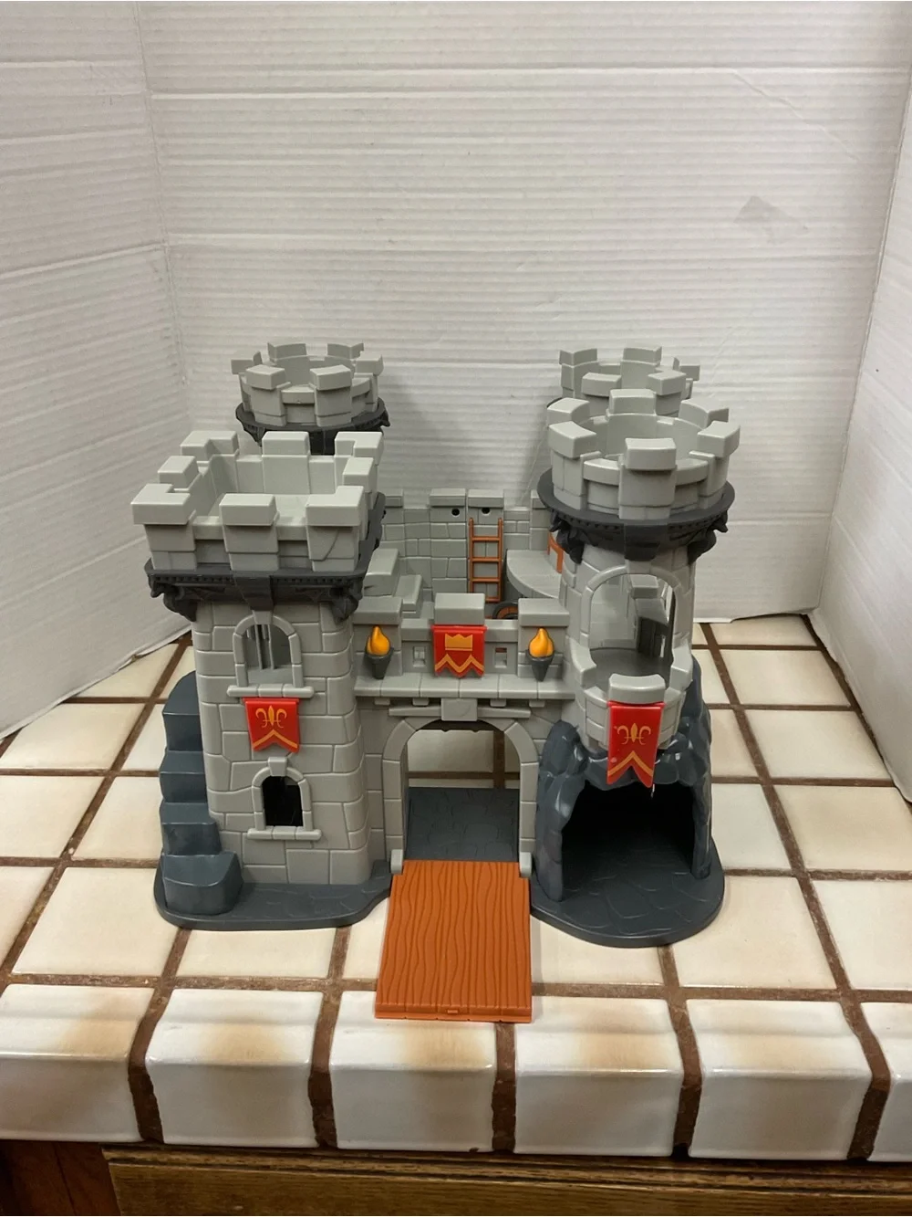 Adventure Castle Building Set - Gray and Red Play Castle